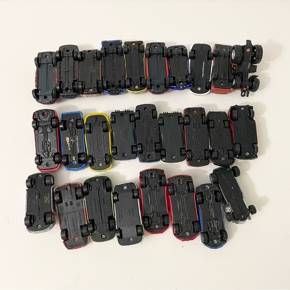 Lot of 27 Die-Cast Maisto Toy Cars Diecast - Picture 10 of 16